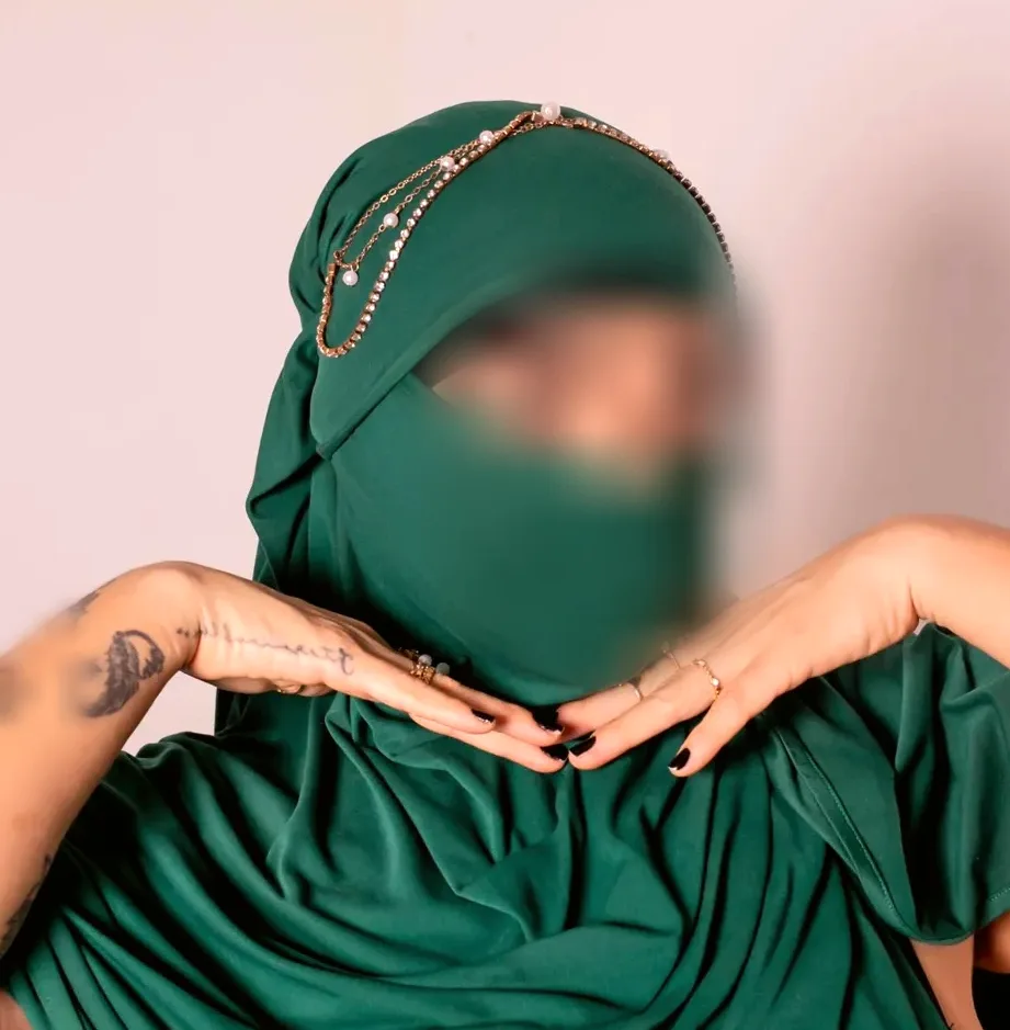 Carina, 37