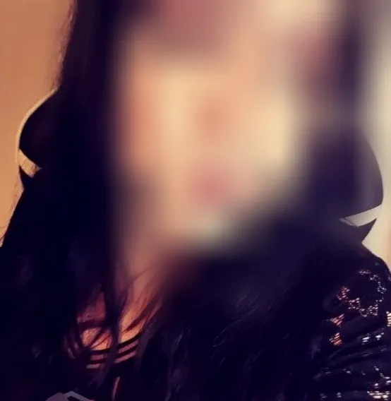 Manuela, 28