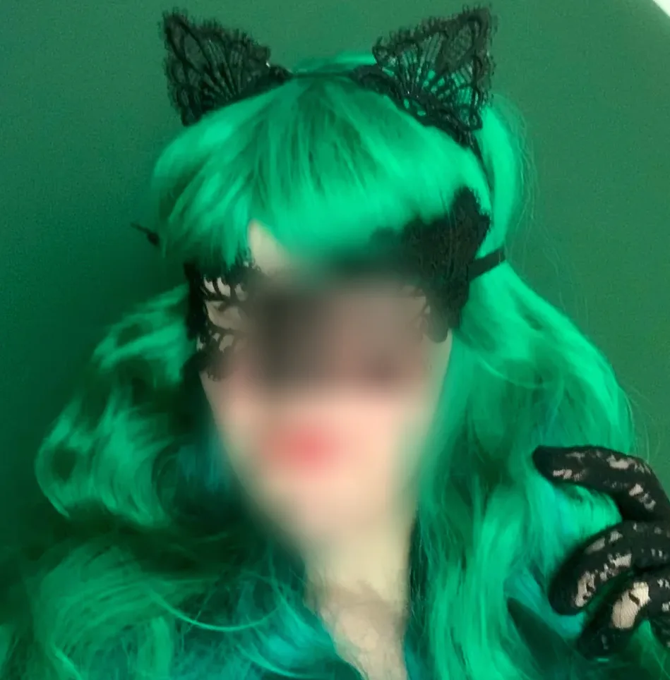 Melina, 24