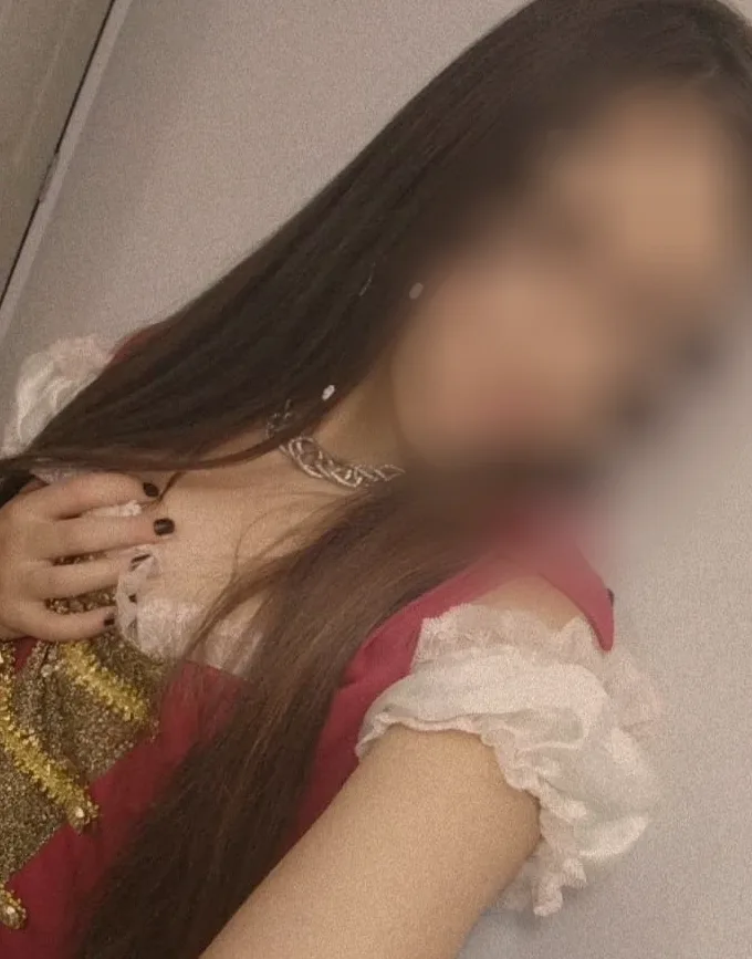 Mira, 25