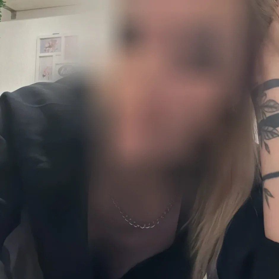 Nina, 29